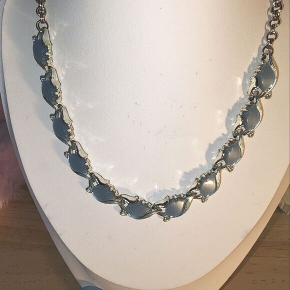 Silvery and Blue Thermoset Necklace  Matching Clip Earrings Excellent Condition - Picture 6 of 10